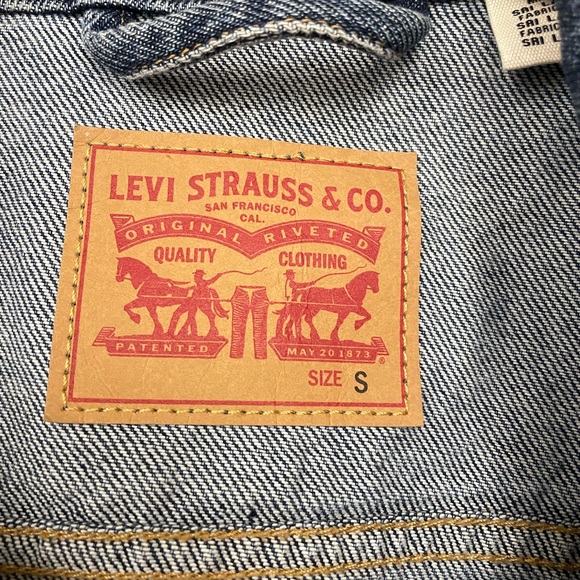 Levi's Classic Oversized Blue Denim Jacket - Picture 3 of 4